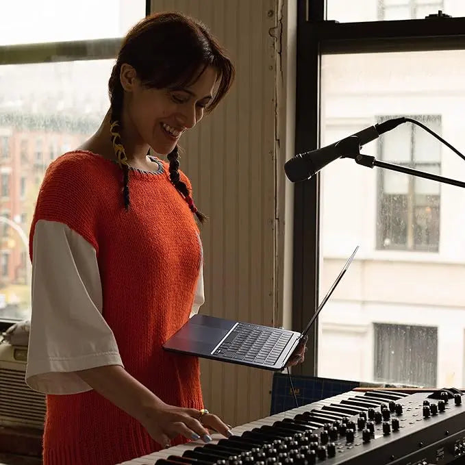 Apple Macbook Air MLXY3B M2 8GB RAM 256GB SSD 13.6" Inch Apple